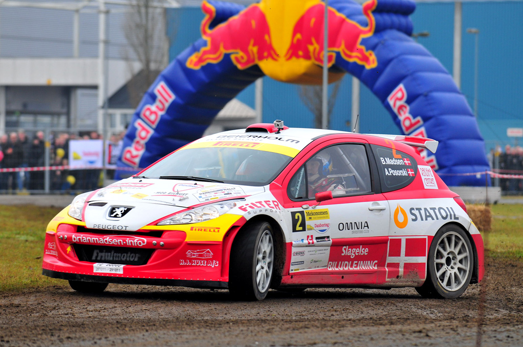 Året igennem har Brian Madsen været manden, de andre kørere jagtede. Her er han lynskudt i sin Peugeot 207 Super 2000.
(Foto: Intercom)